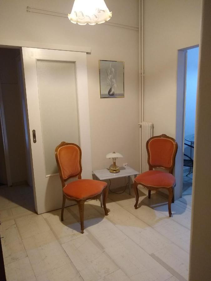 Acropolis Within 10 Minutes Walk! Classical Apartment And A Hostess At Your Side! Athen Eksteriør bilde